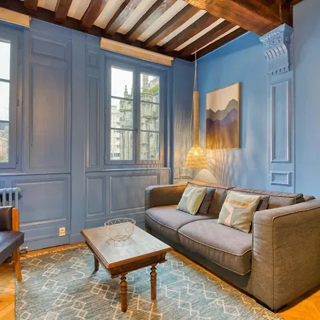 Jehanne L'elegance Medievale *