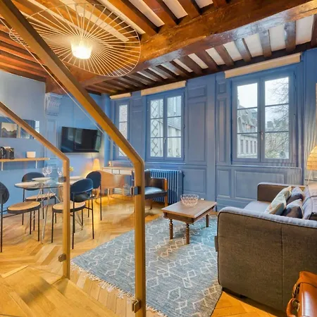 Jehanne L'elegance Medievale רואן