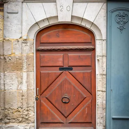 Jehanne L'elegance Medievale * רואן