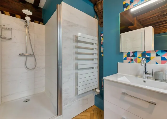 Jehanne L'elegance Medievale