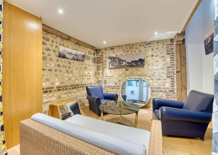 Jehanne L'elegance Medievale *