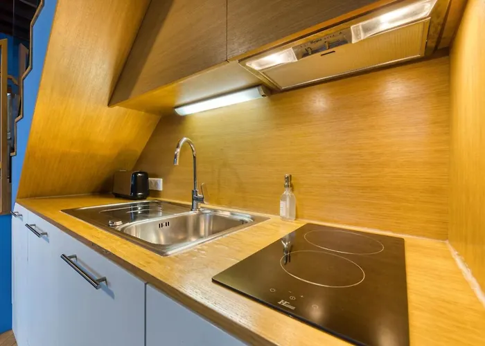 Jehanne L'elegance Medievale Ρουέν